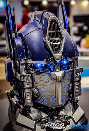 Hasbro - Optimus Prime Wearable Helmet 2.0 TOUCH-CONTROL