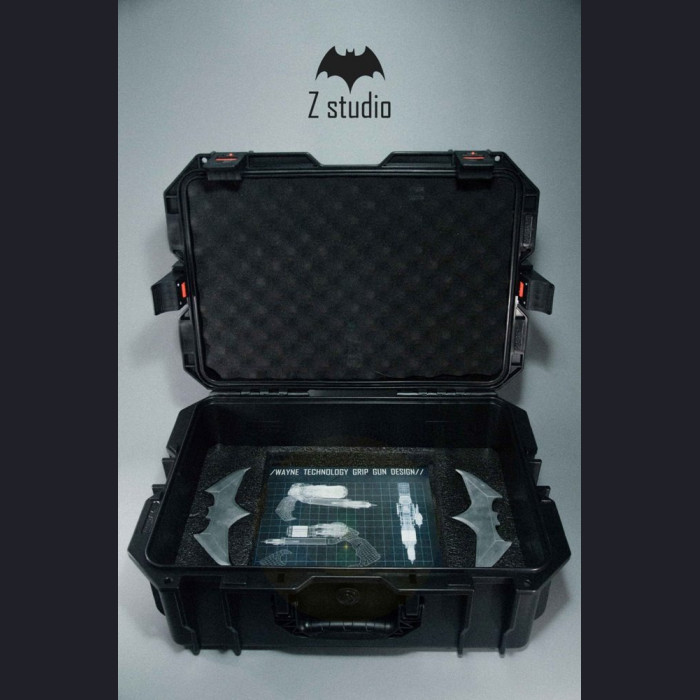 Balance - Z Studio - Cinematic-Grade Batman Weapon Replica Collection