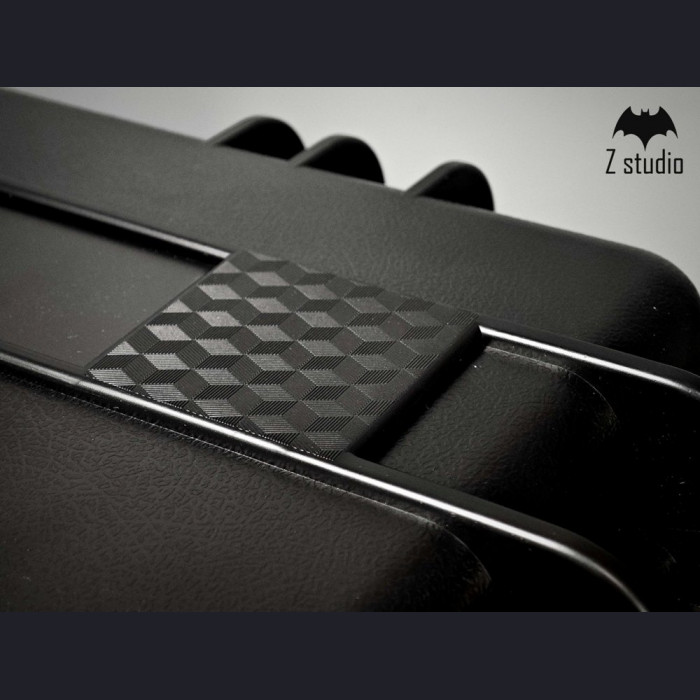 Balance - Z Studio - Cinematic-Grade Batman Weapon Replica Collection