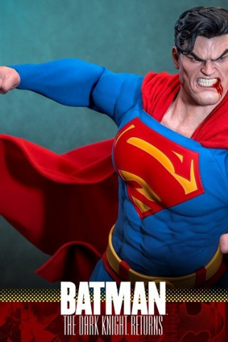 HOT TOYS - Superman - Batman: The Dark Knight Returns