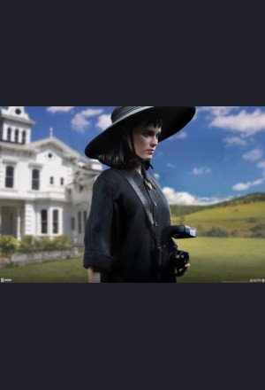 Sideshow Collectibles - Lydia Deetz - Beetlejuice