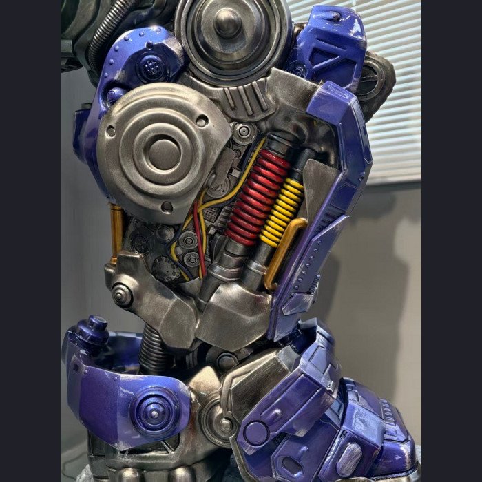 RT Studio - Optimus Prime - Transformers